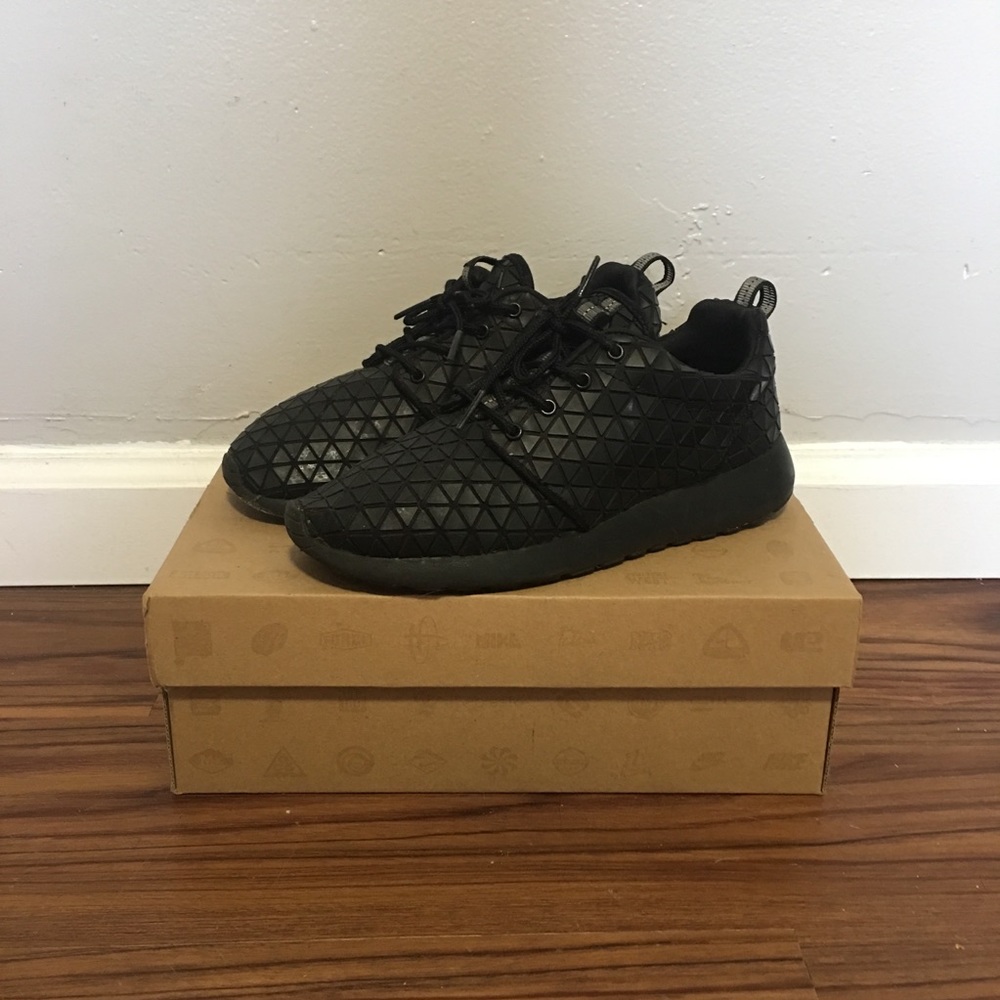 NIKE | Roshe Run Metric QS
